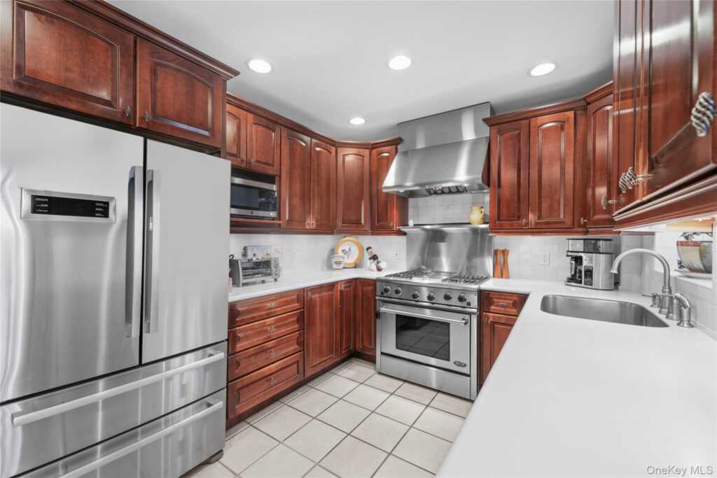 39 Park Circle, White Plains, NY 10603 - Photo 14 of 40