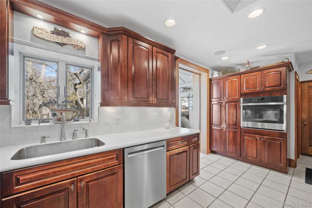 39 Park Circle, White Plains, NY 10603 - Photo 15 of 40