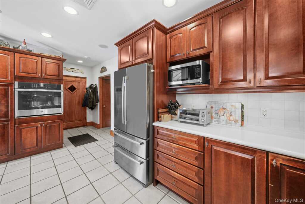 39 Park Circle, White Plains, NY 10603 - Photo 16 of 40