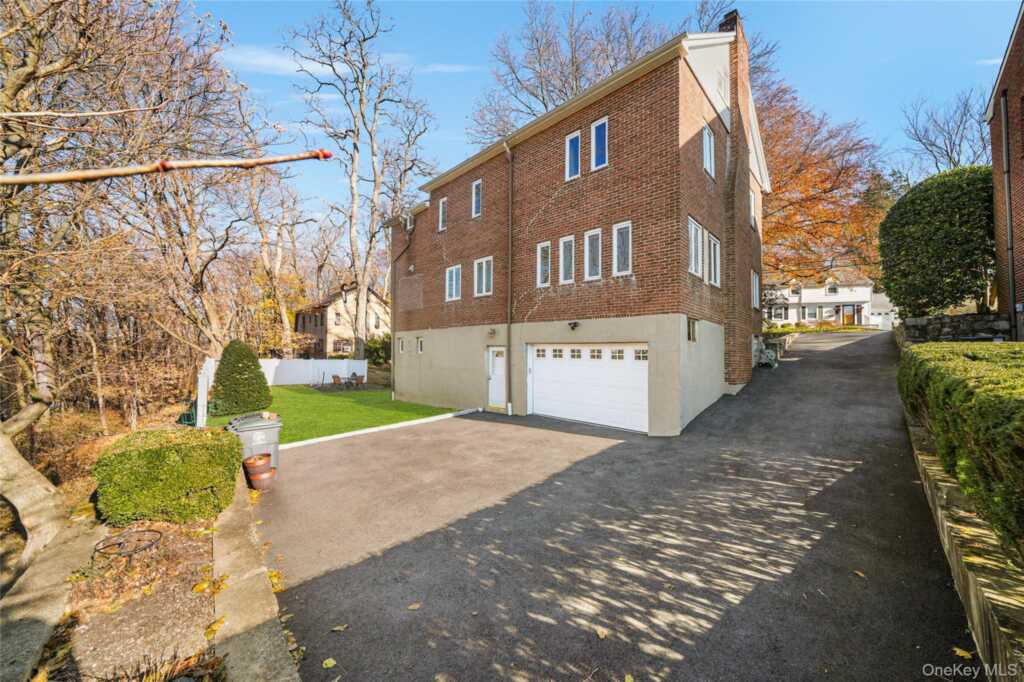 39 Park Circle, White Plains, NY 10603 - Photo 36 of 40