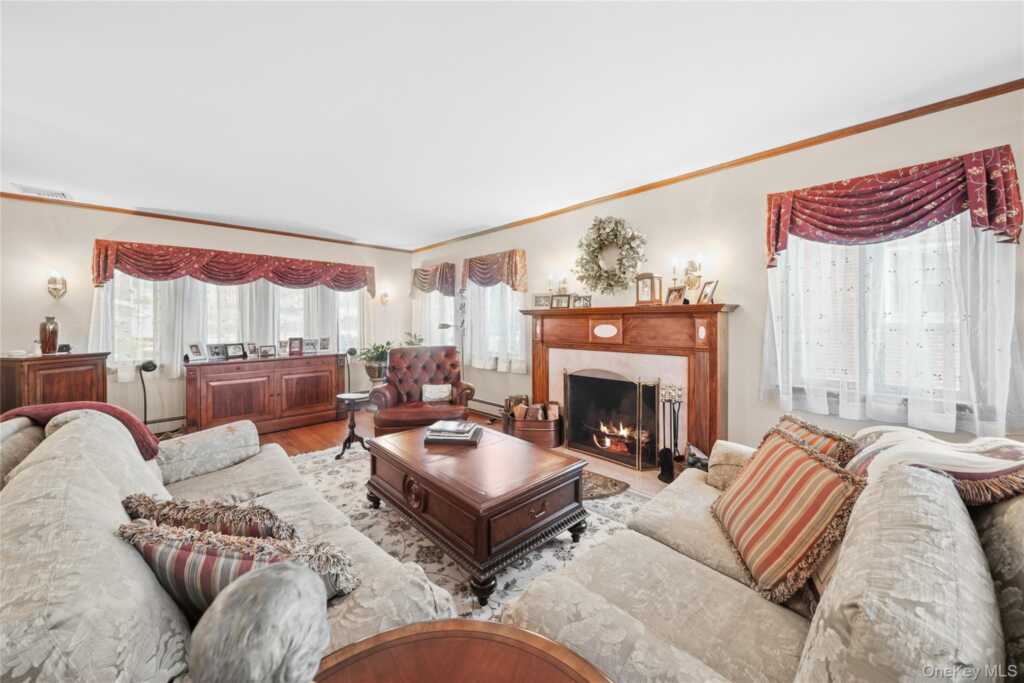 39 Park Circle, White Plains, NY 10603 - Photo 5 of 40