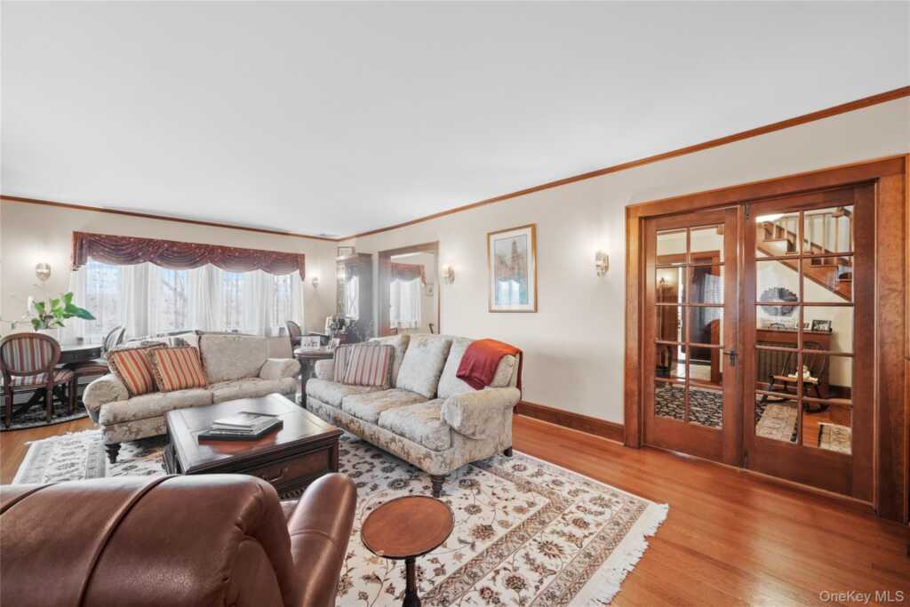 39 Park Circle, White Plains, NY 10603 - Photo 7 of 40