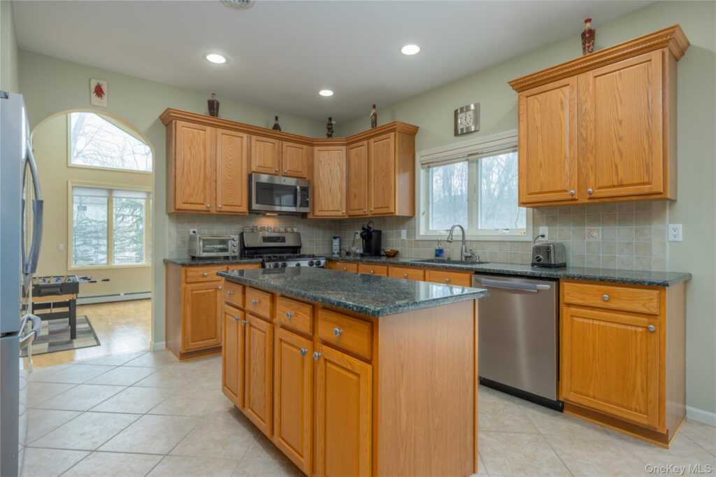 774 Haverstraw Road, Suffern, NY 10901 - Photo 13 of 40