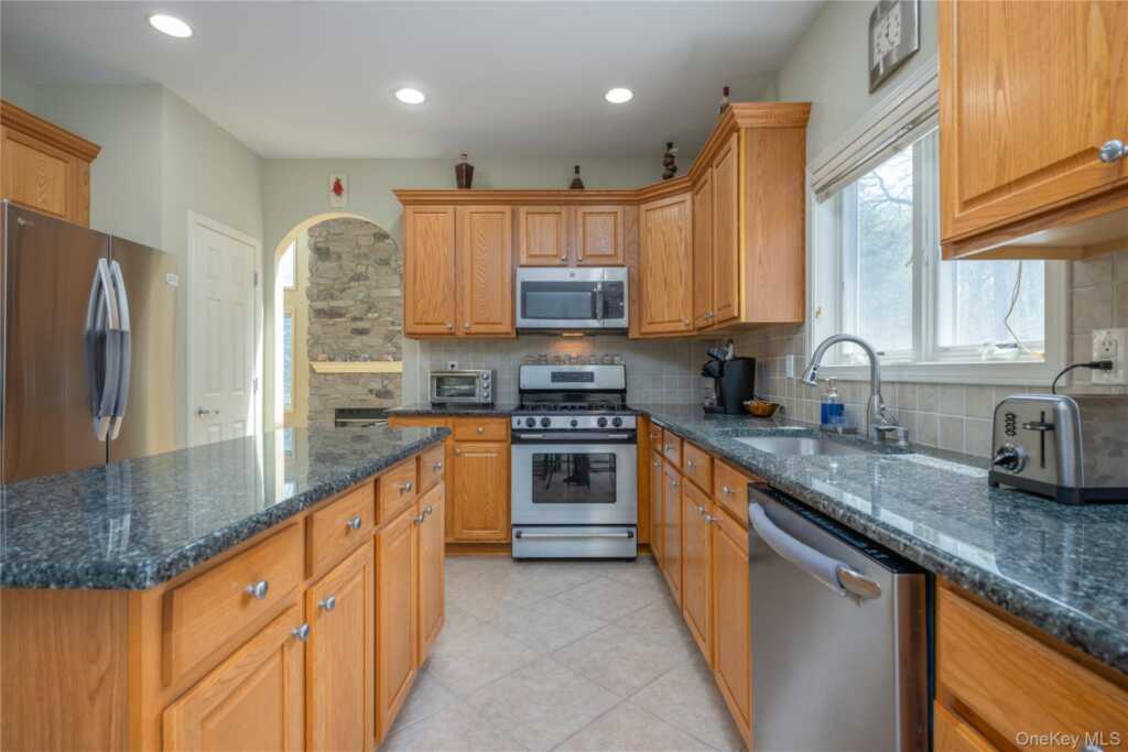 774 Haverstraw Road, Suffern, NY 10901 - Photo 14 of 40