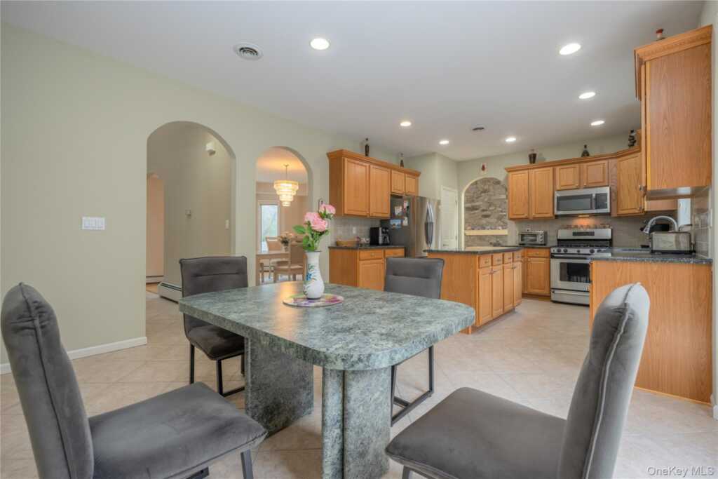 774 Haverstraw Road, Suffern, NY 10901 - Photo 15 of 40