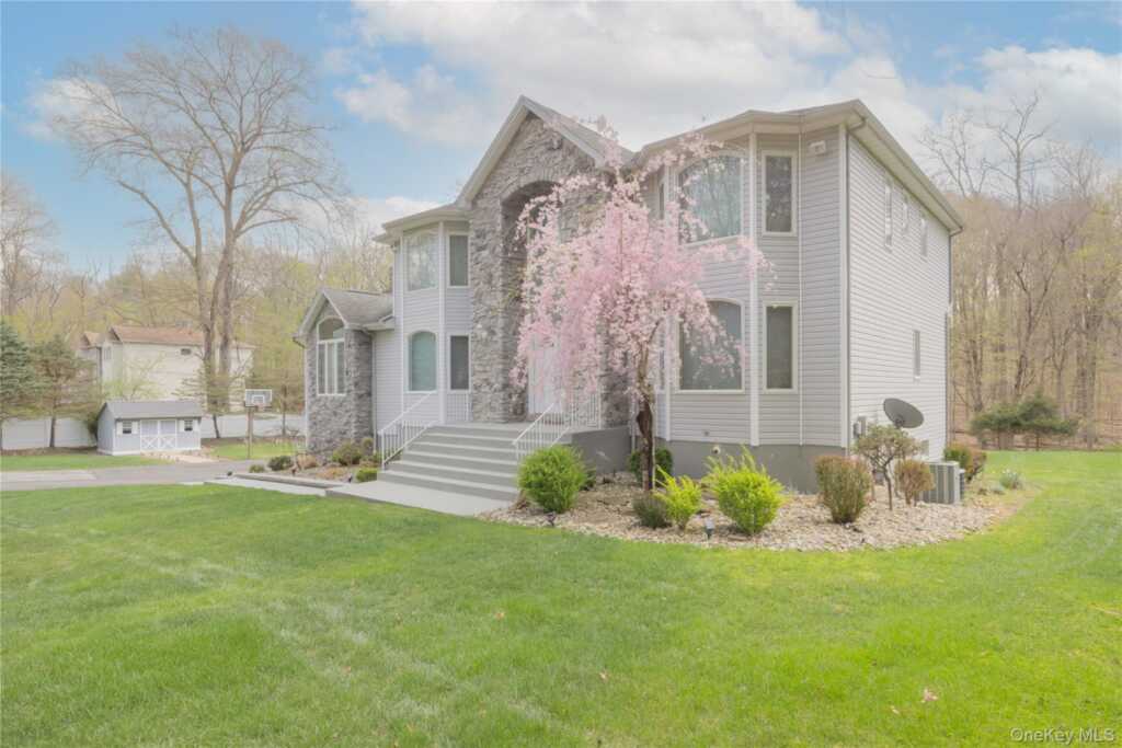 774 Haverstraw Road, Suffern, NY 10901 - Photo 2 of 40