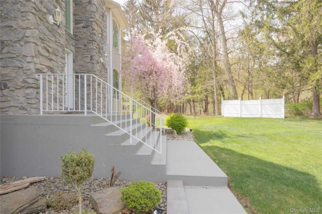 774 Haverstraw Road, Suffern, NY 10901 - Photo 3 of 40