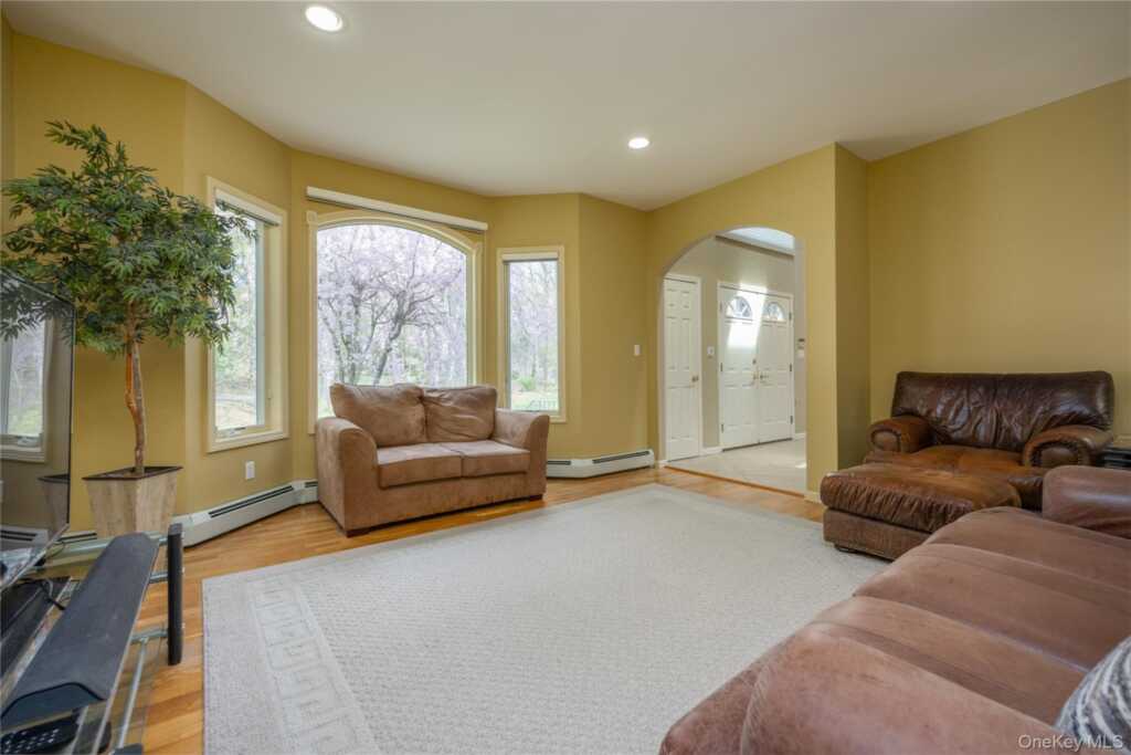 774 Haverstraw Road, Suffern, NY 10901 - Photo 8 of 40
