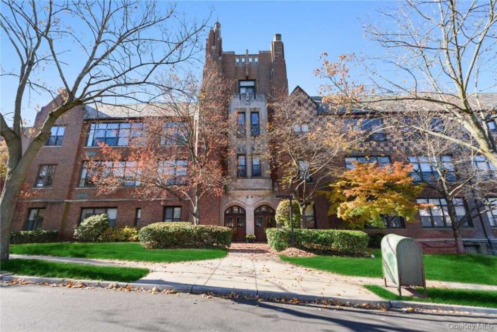 55 Mckinley Avenue, Unit #D2-3, White Plains, NY 10606