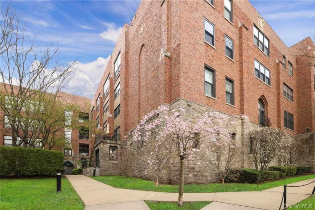 55 Mckinley Avenue, Unit #D2-3, White Plains, NY 10606 - Photo 13 of 17