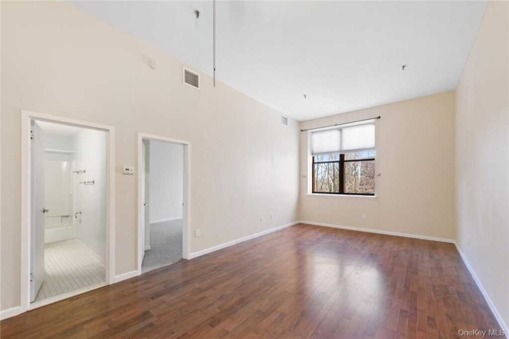 55 Mckinley Avenue, Unit #D2-3, White Plains, NY 10606 - Photo 3 of 17