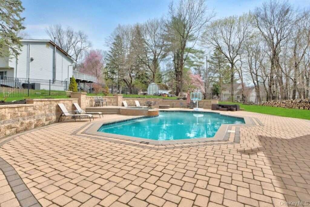 75 N Airmont Road, Suffern, NY 10901 - Photo 2 of 41