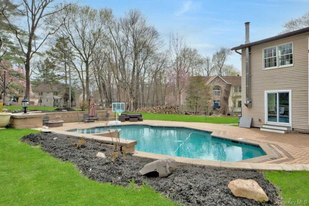 75 N Airmont Road, Suffern, NY 10901 - Photo 3 of 41