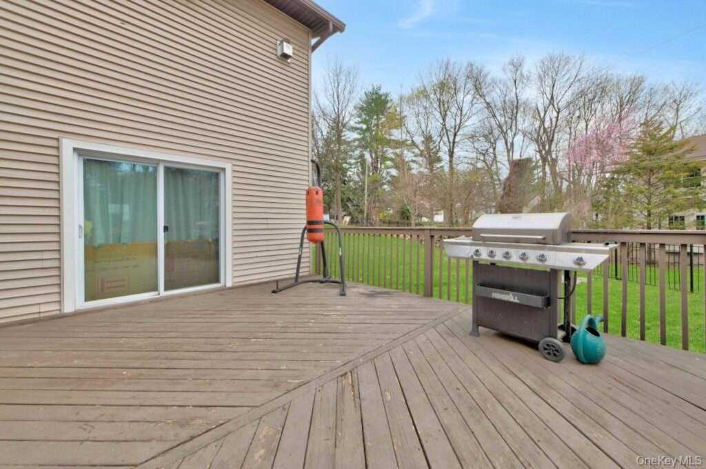 75 N Airmont Road, Suffern, NY 10901 - Photo 34 of 41