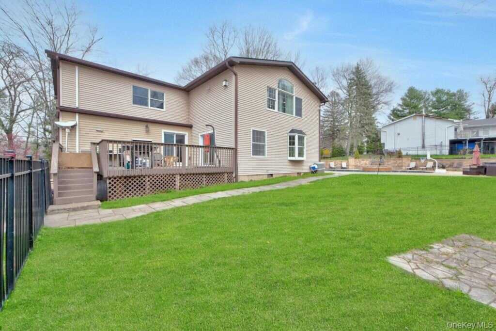 75 N Airmont Road, Suffern, NY 10901 - Photo 36 of 41