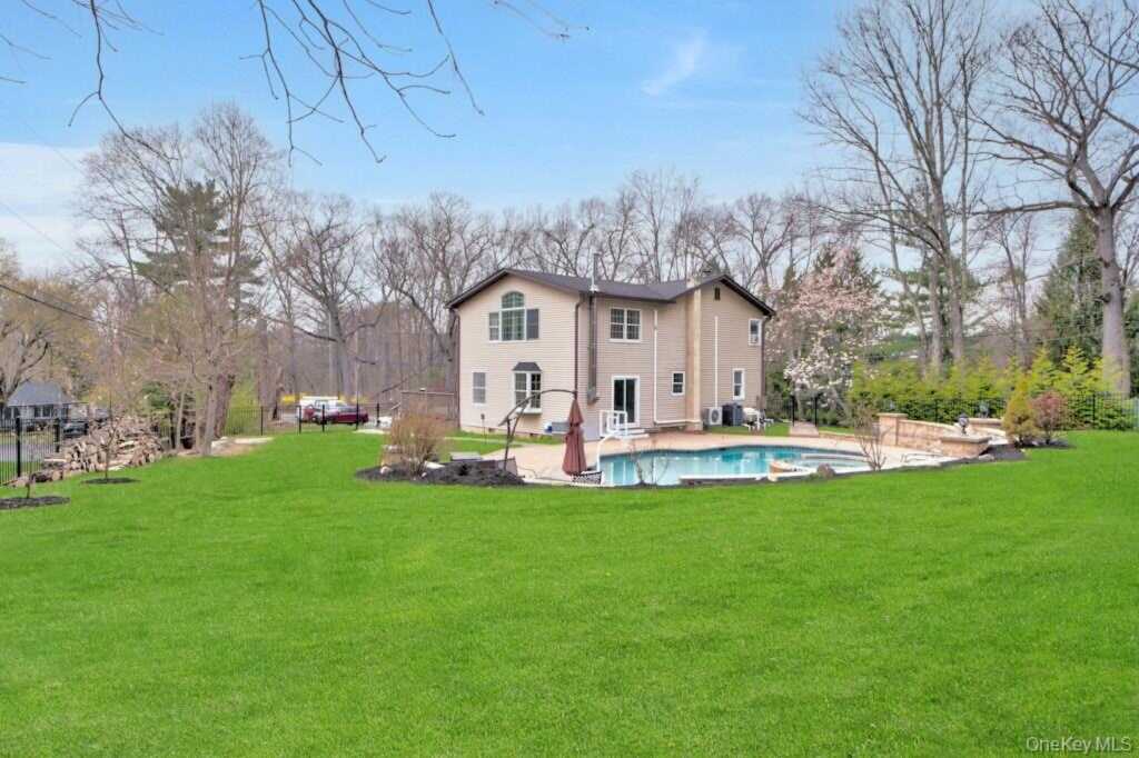 75 N Airmont Road, Suffern, NY 10901 - Photo 37 of 41
