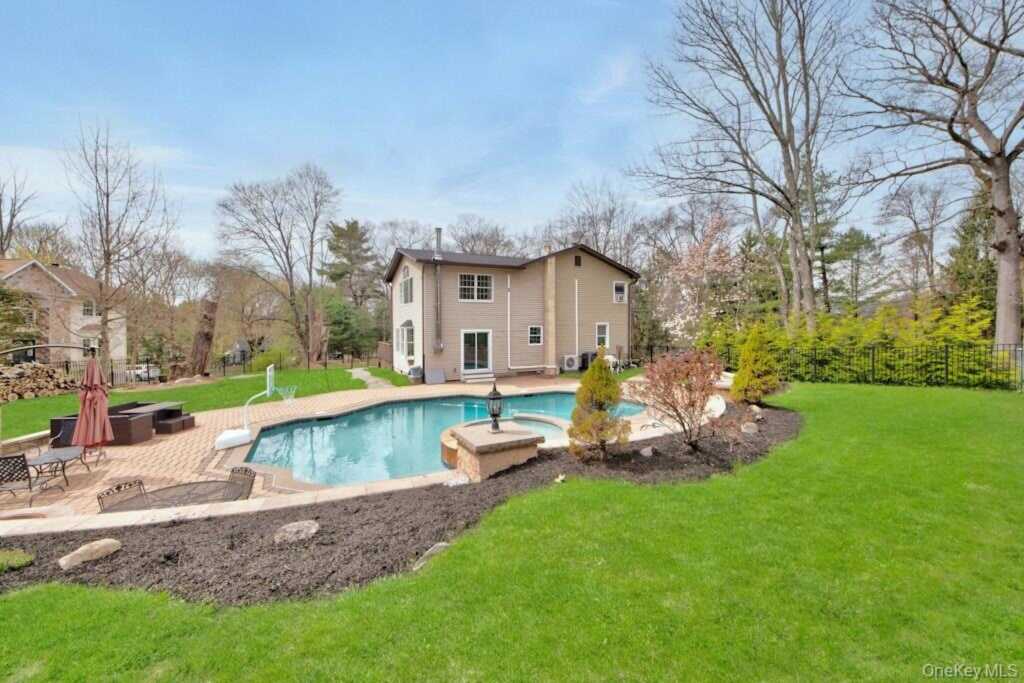 75 N Airmont Road, Suffern, NY 10901 - Photo 39 of 41
