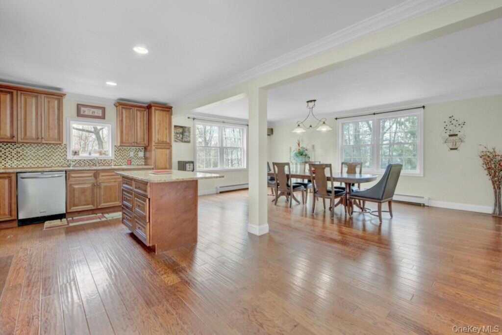 75 N Airmont Road, Suffern, NY 10901 - Photo 7 of 41