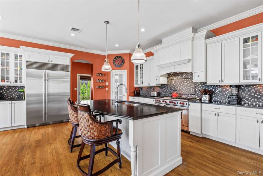 7 Brittany Lane, New Rochelle, NY 10805 - Photo 11 of 29