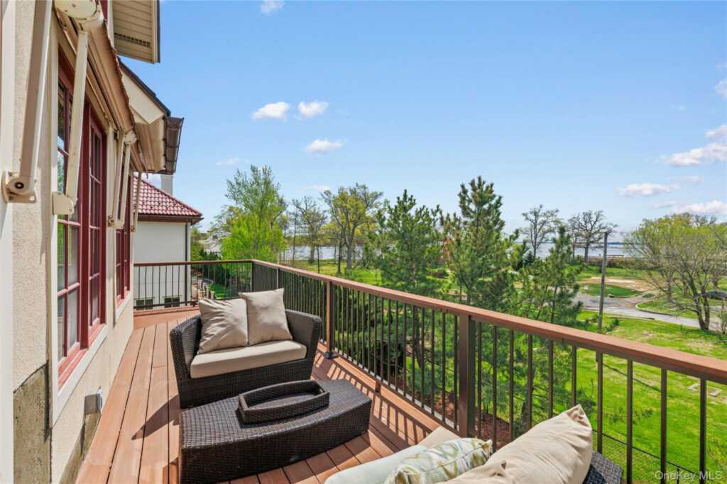 7 Brittany Lane, New Rochelle, NY 10805 - Photo 20 of 29