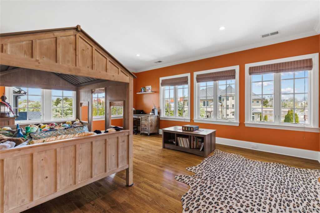 7 Brittany Lane, New Rochelle, NY 10805 - Photo 21 of 29