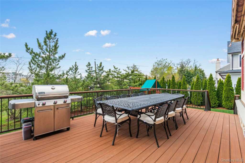 7 Brittany Lane, New Rochelle, NY 10805 - Photo 24 of 29