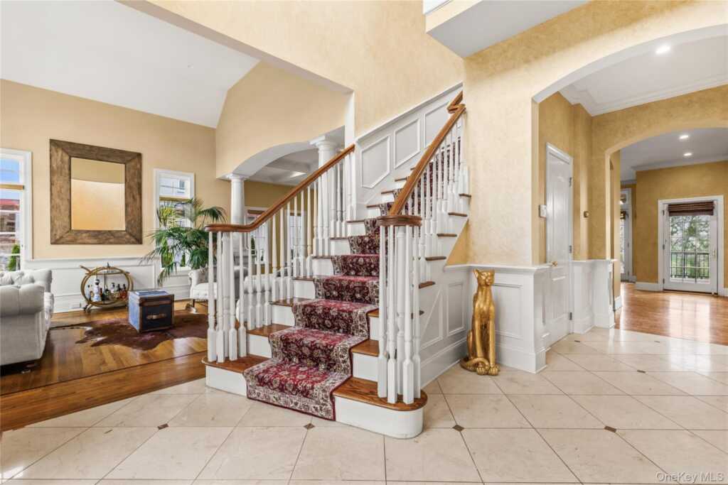 7 Brittany Lane, New Rochelle, NY 10805 - Photo 3 of 29
