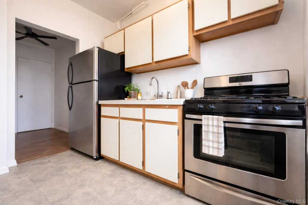 10 Franklin Avenue, Unit #2MEF, White Plains, NY 10601 - Photo 4 of 6
