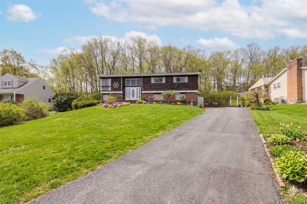 75 Tennyson Drive, Nanuet, NY 10954