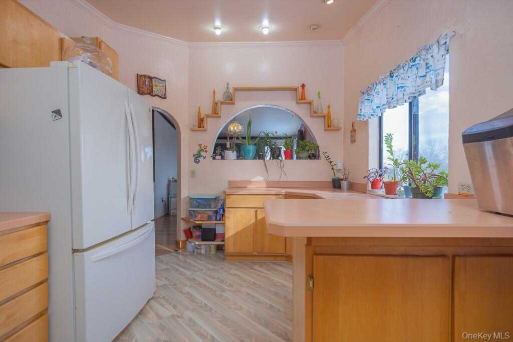 75 Tennyson Drive, Nanuet, NY 10954 - Photo 12 of 21