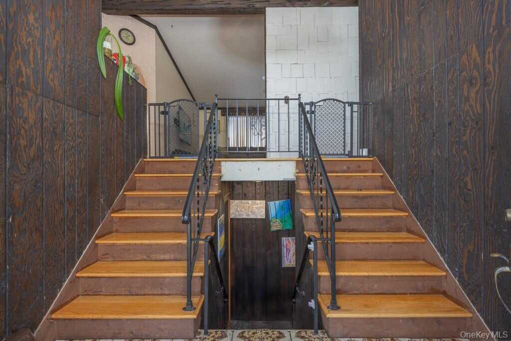 75 Tennyson Drive, Nanuet, NY 10954 - Photo 17 of 21