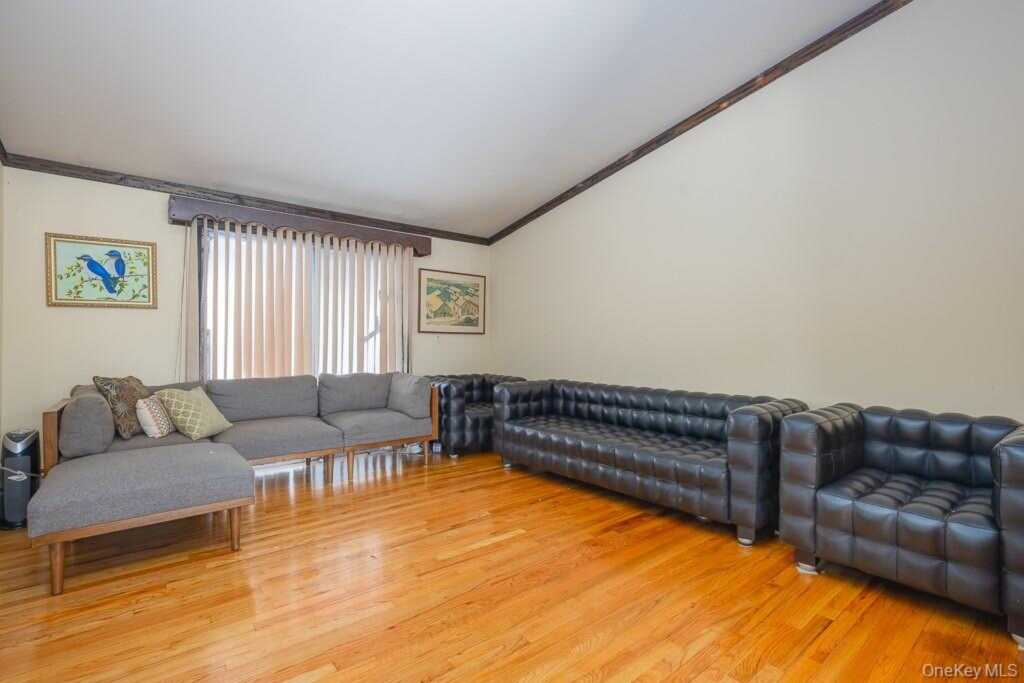 75 Tennyson Drive, Nanuet, NY 10954 - Photo 8 of 21