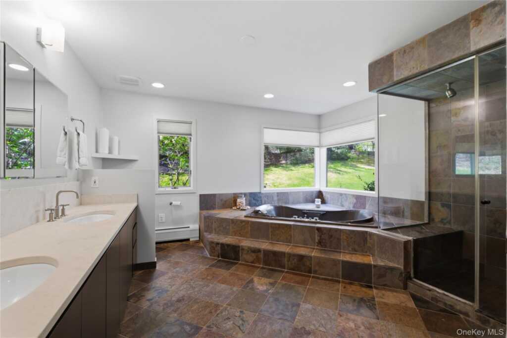 13 Zeck Court, Suffern, NY 10901 - Photo 19 of 36