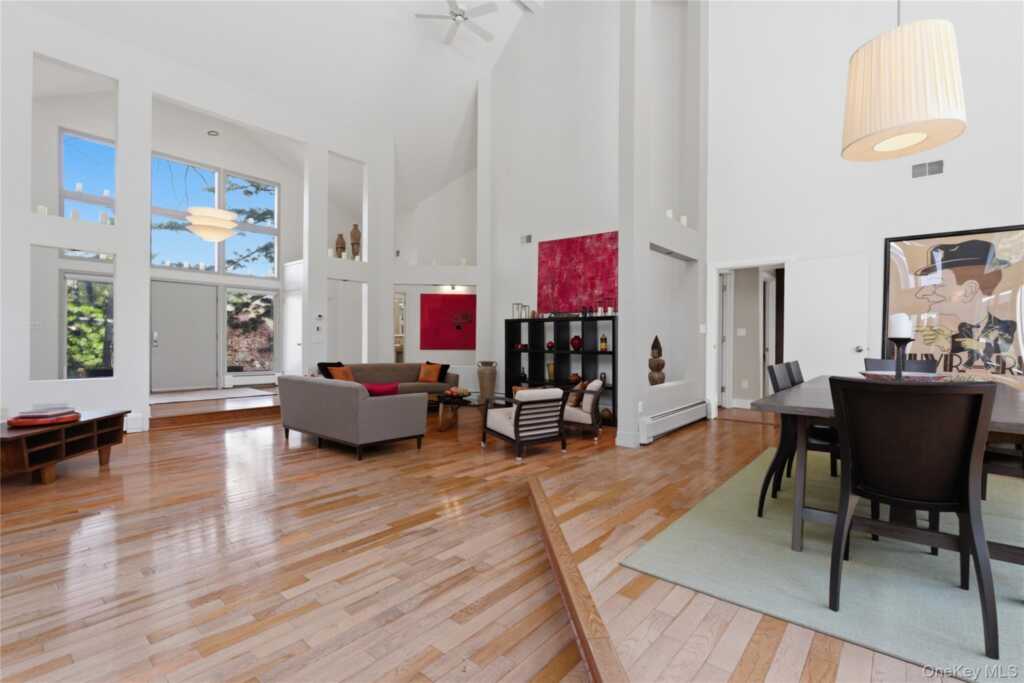 13 Zeck Court, Suffern, NY 10901 - Photo 4 of 36