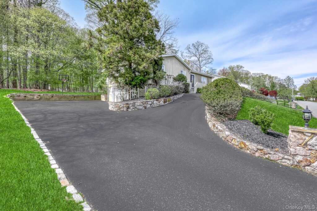 17 Brookline Way, New City, NY 10956