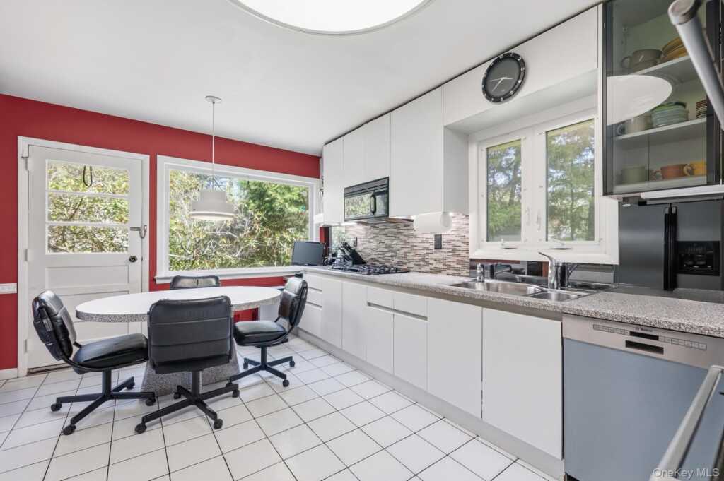 7 Carlton Lane, Rye, NY 10573 - Photo 10 of 44