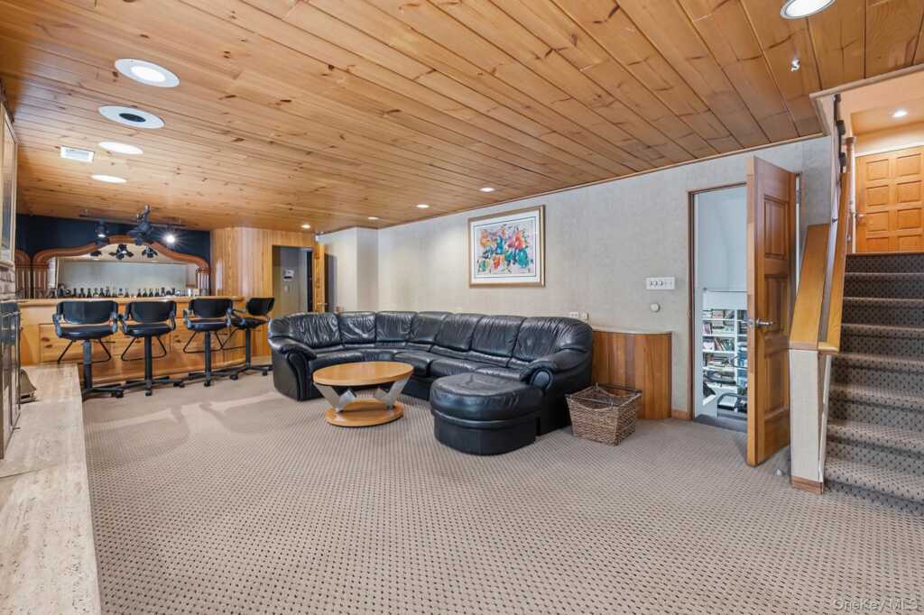 7 Carlton Lane, Rye, NY 10573 - Photo 24 of 44