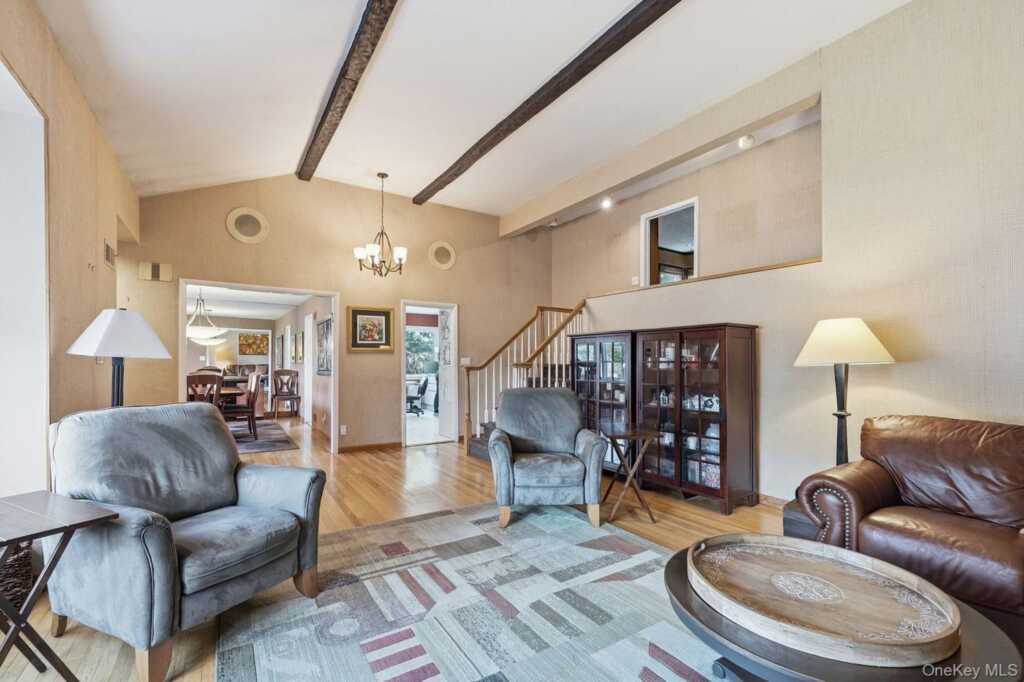 7 Carlton Lane, Rye, NY 10573 - Photo 5 of 44