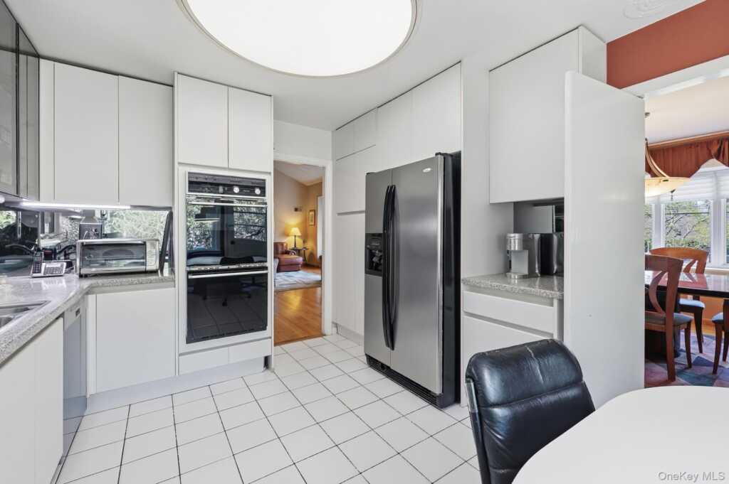 7 Carlton Lane, Rye, NY 10573 - Photo 9 of 44