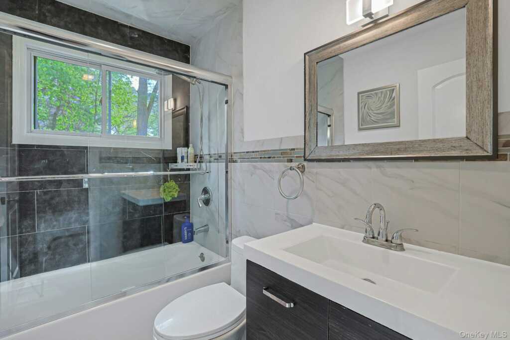 40 Sherwood Drive, Nanuet, NY 10954 - Photo 14 of 31