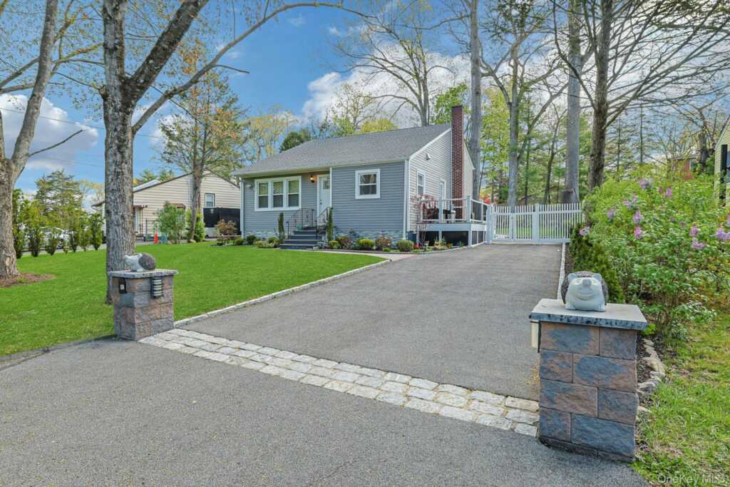 40 Sherwood Drive, Nanuet, NY 10954 - Photo 2 of 31