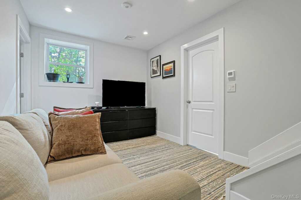 40 Sherwood Drive, Nanuet, NY 10954 - Photo 20 of 31