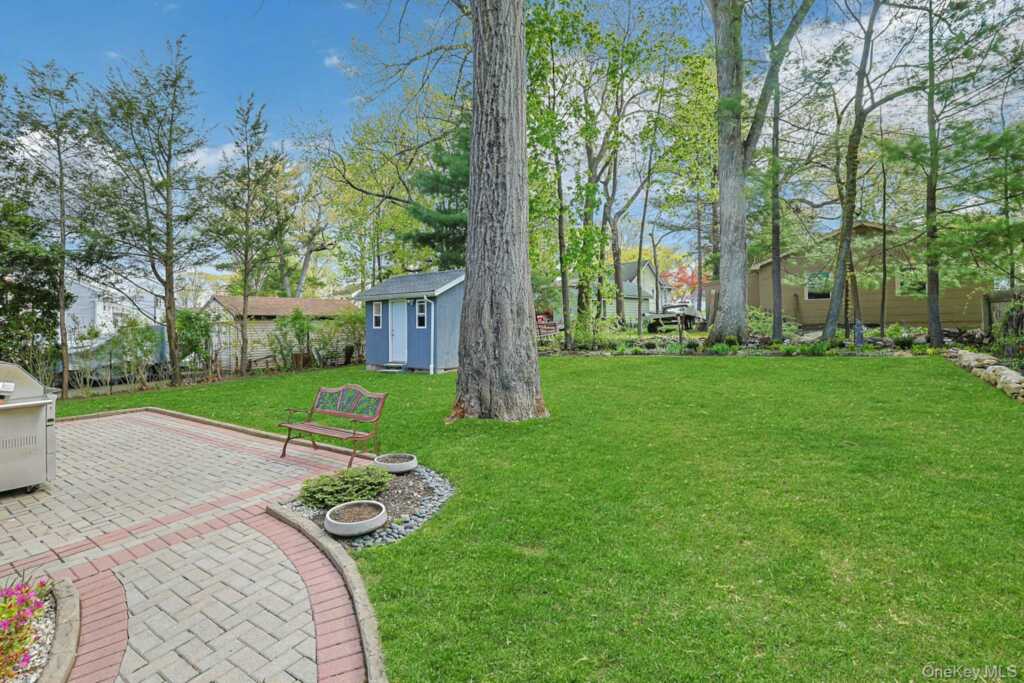 40 Sherwood Drive, Nanuet, NY 10954 - Photo 26 of 31