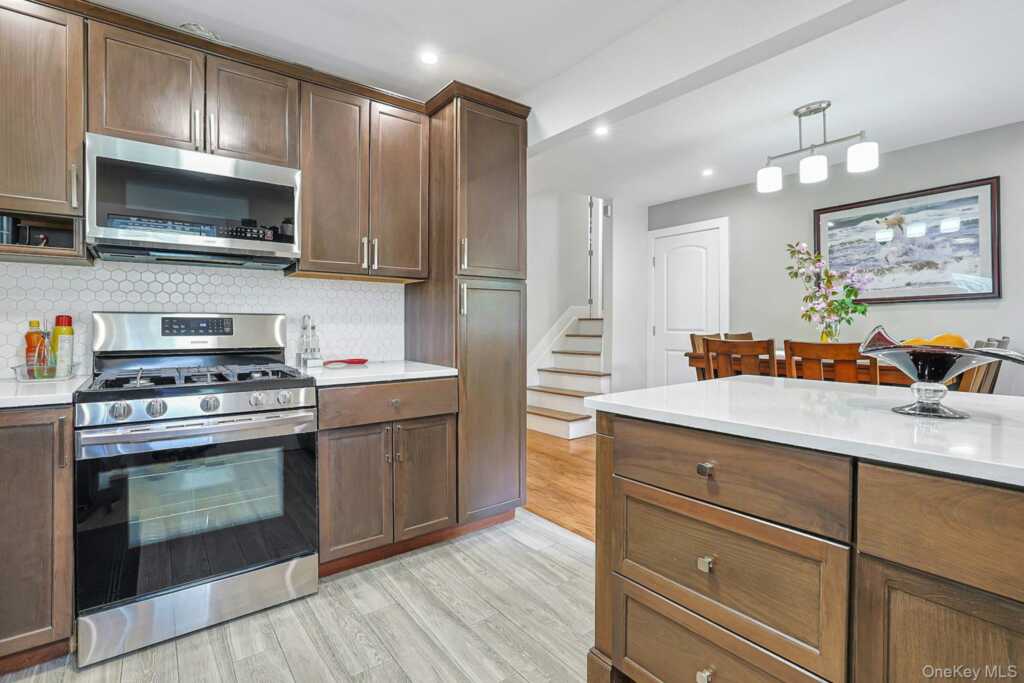 40 Sherwood Drive, Nanuet, NY 10954 - Photo 5 of 31