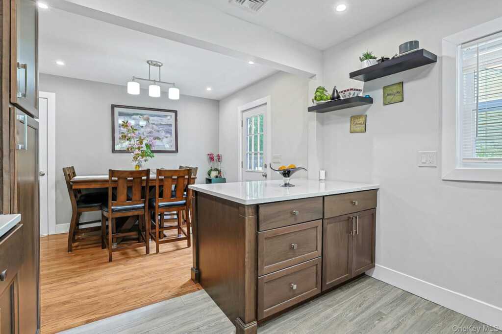 40 Sherwood Drive, Nanuet, NY 10954 - Photo 6 of 31