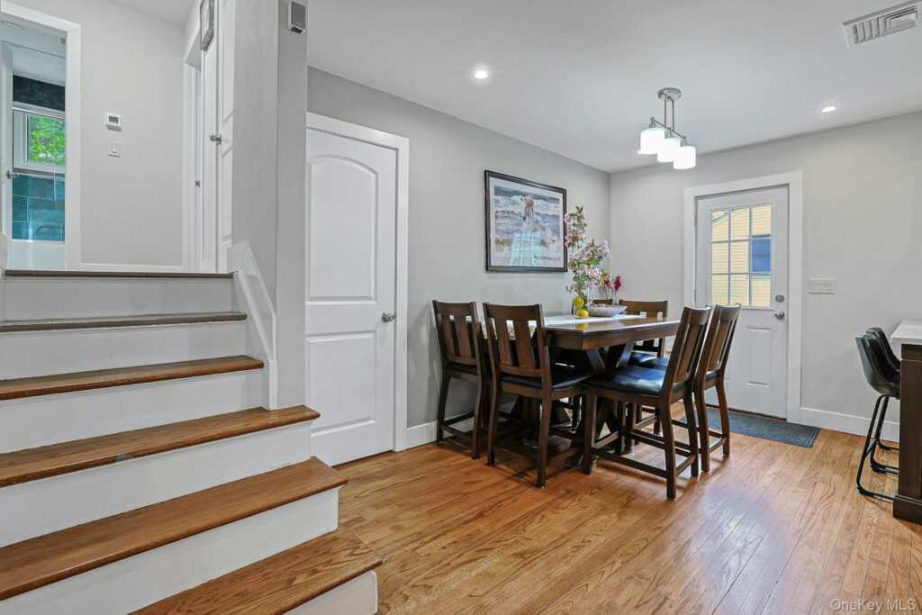 40 Sherwood Drive, Nanuet, NY 10954 - Photo 8 of 31