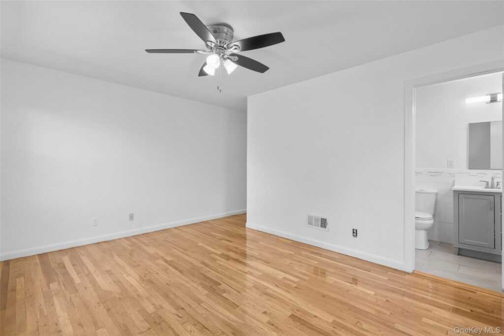 22 Rogers Drive, New Rochelle, NY 10804 - Photo 11 of 22