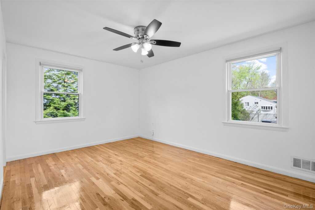 22 Rogers Drive, New Rochelle, NY 10804 - Photo 12 of 22