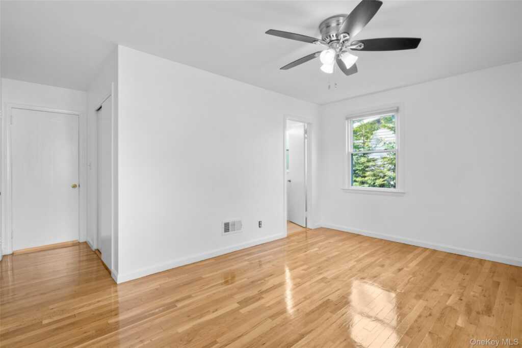 22 Rogers Drive, New Rochelle, NY 10804 - Photo 13 of 22