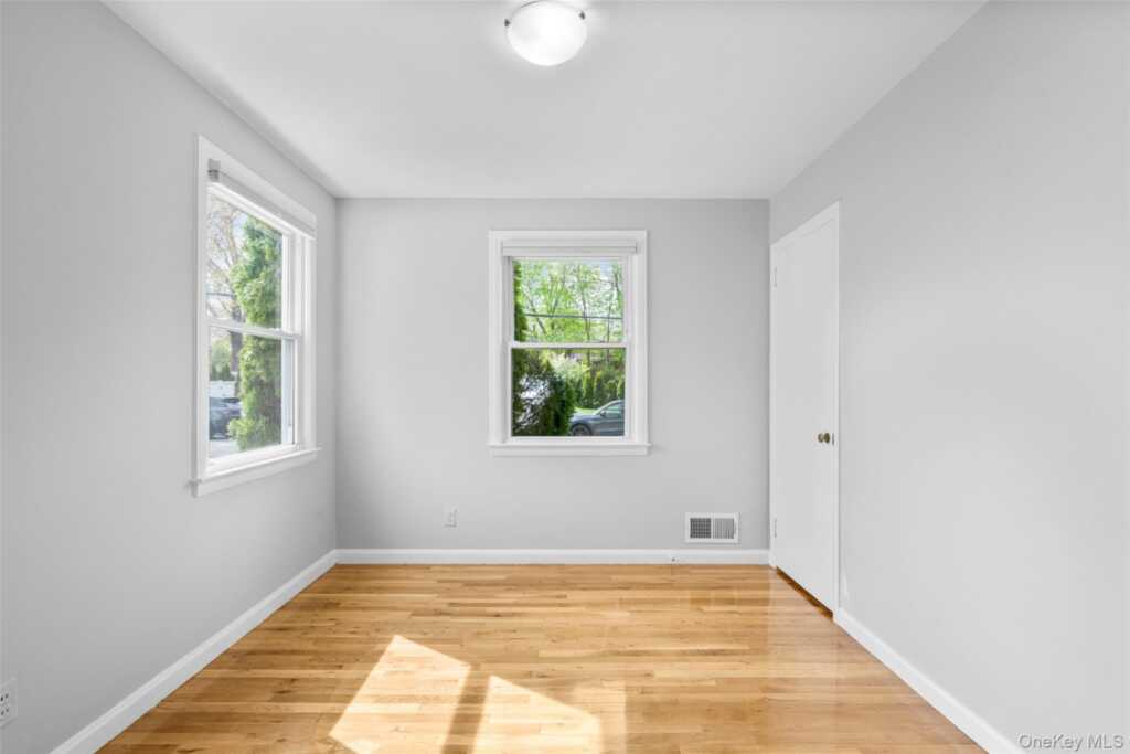 22 Rogers Drive, New Rochelle, NY 10804 - Photo 15 of 22